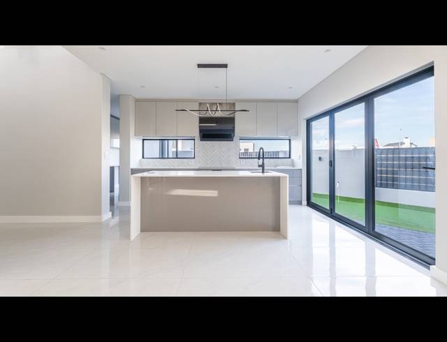 4 BEDROOM HOUSE FOR SALE IN SANDOWN